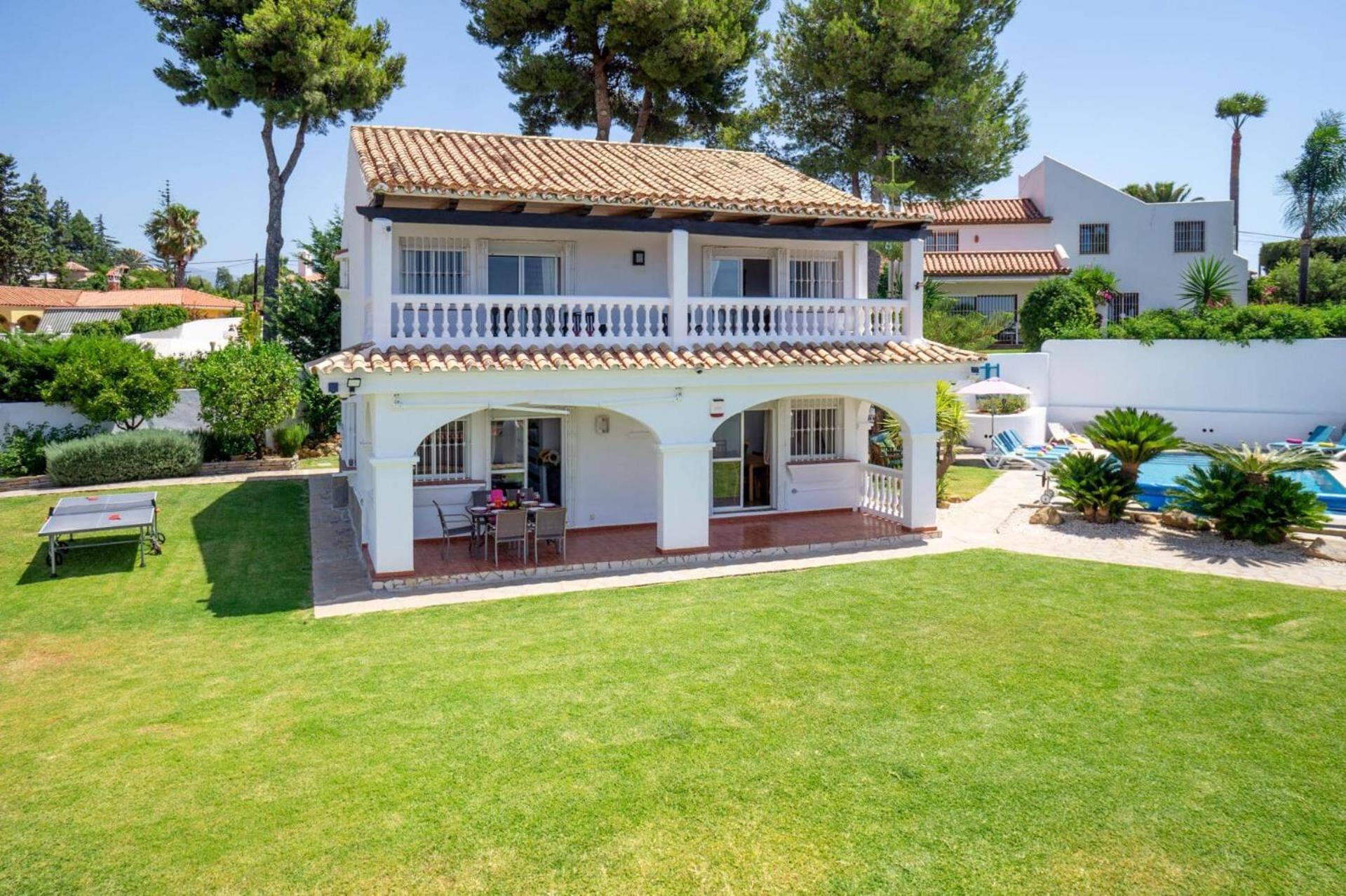 Holivista By * Estepona